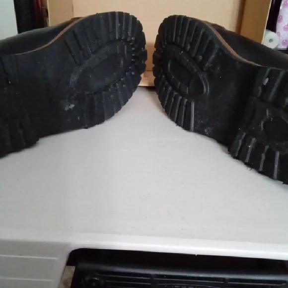 G.H. Bass & Co. Black and Brown Chelsea Boots - Picture 4 of 10